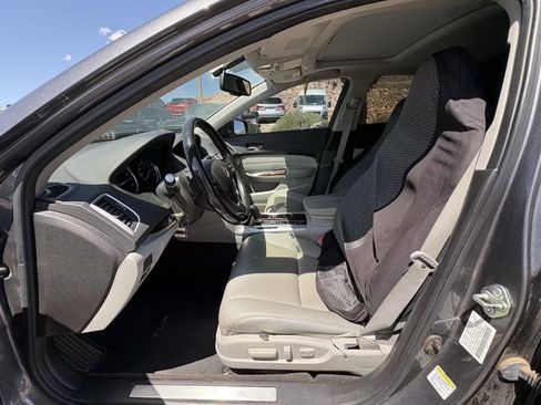 Used 2017 Acura TLX FWD image 9