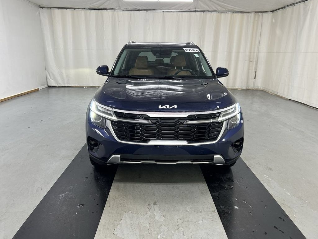 Used 2024 Kia Seltos EX AWD/4WD image 3