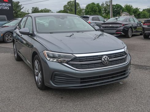 Used 2024 Volkswagen Jetta SE FWD image 6