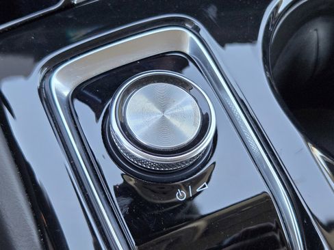 Certified 2025 Buick Envision Sport Touring image 21