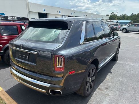 Used 2019 Rolls-Royce Cullinan AWD/4WD image 3
