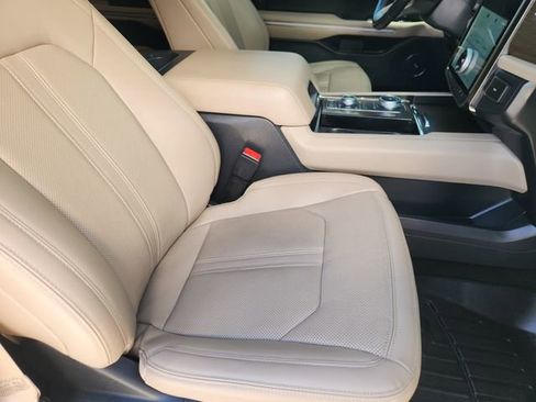 Used 2022 Ford Expedition Max Limited image 15