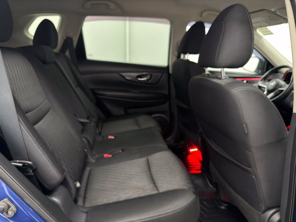 Used 2020 Nissan Rogue SV AWD/4WD image 26