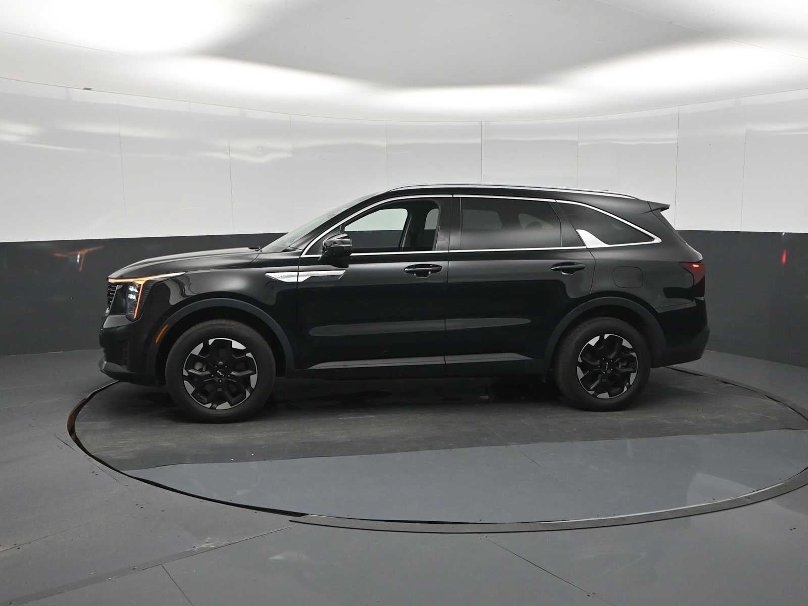 Used 2025 Kia Sorento S AWD/4WD image 4
