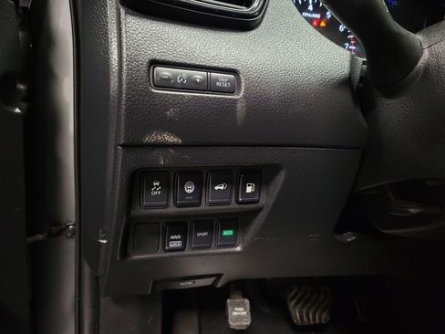 Used 2020 Nissan Rogue SV image 21