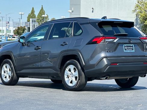 Used 2020 Toyota RAV4 XLE w/ Convenience Package FWD image 7