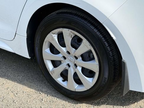 Used 2022 Toyota Corolla LE FWD image 12