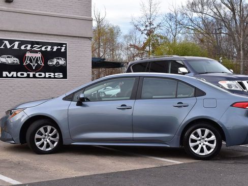 Used 2022 Toyota Corolla LE image 3