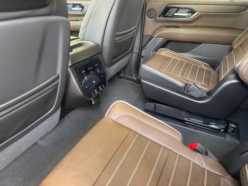 New 2026 GMC Yukon Denali Ultimate w/ LPO, Floor Liner Package AWD/4WD image 13
