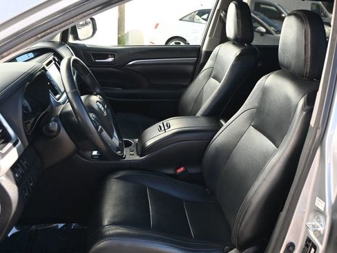 Used 2017 Toyota Highlander Limited image 13