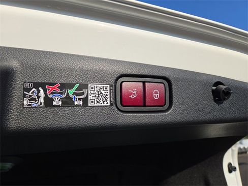 New 2026 Mercedes-Benz E 350 4MATIC Sedan image 31