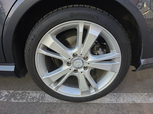 Used 2013 Mercedes-Benz E 350 Sedan image 31