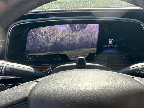 Used 2023 Cadillac Escalade ESV Premium Luxury image 19