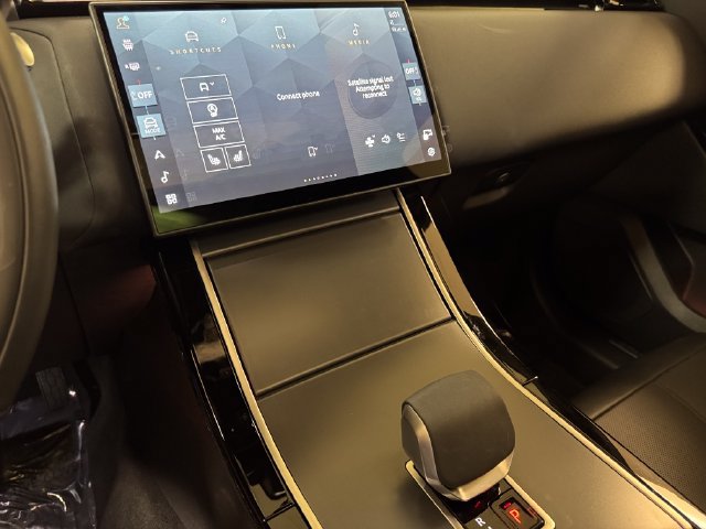Used 2026 Land Rover Range Rover Velar S AWD/4WD image 13