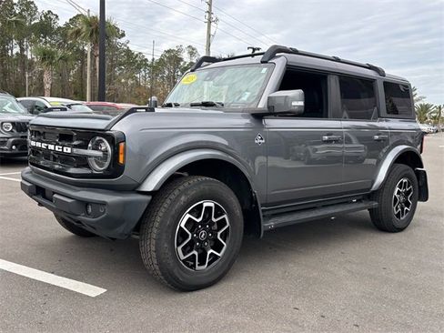 Used 2023 Ford Bronco Outer Banks image 2