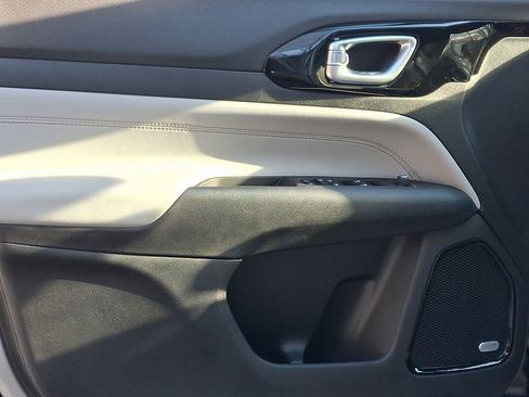 New 2025 Jeep Compass Limited w/ Sun & Sound Group image 7