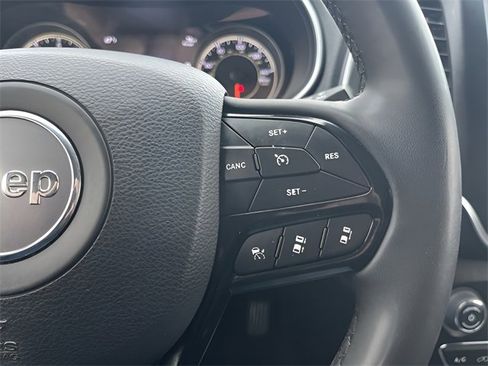 Used 2023 Jeep Cherokee Altitude Lux image 19