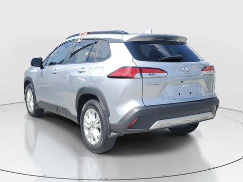 Certified 2024 Toyota Corolla Cross LE w/ Moonroof Package FWD image 4