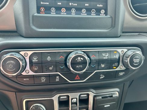 Used 2020 Jeep Wrangler Unlimited Sport AWD/4WD image 15