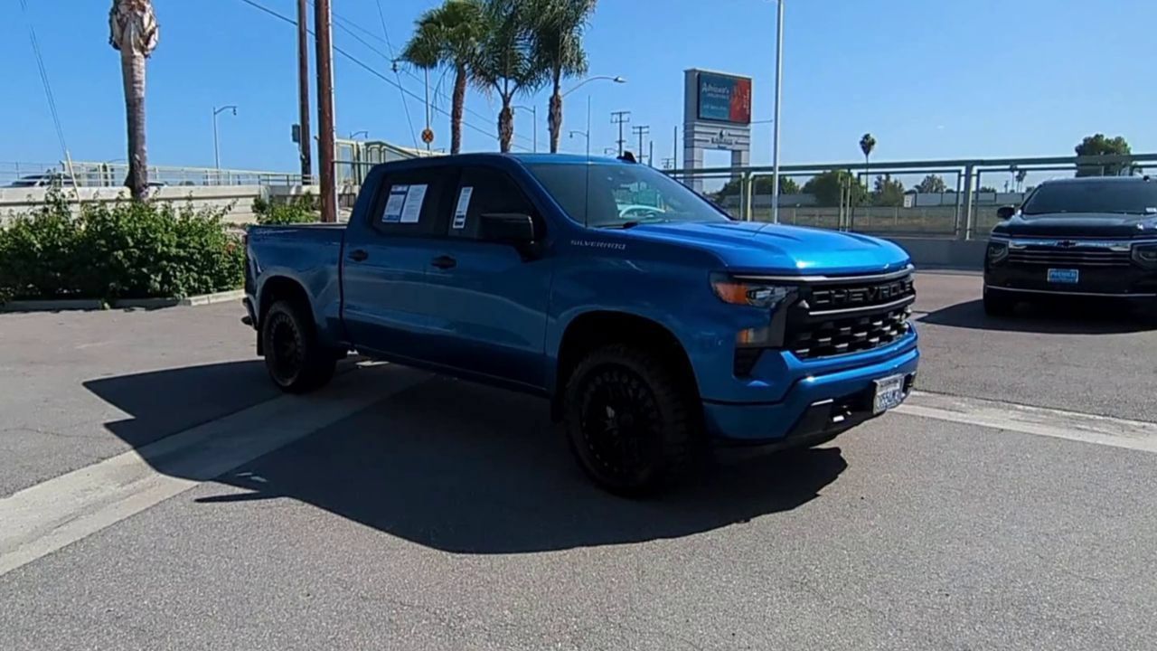 Used 2022 Chevrolet Silverado 1500 Custom AWD/4WD image 2