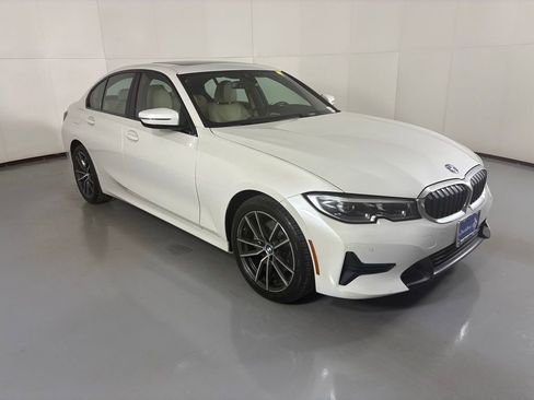 Used 2022 BMW 330i xDrive 330i xDrive w/ Driving Assistance Package image 2