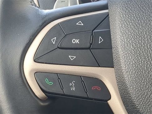 Used 2017 Jeep Grand Cherokee Laredo image 23