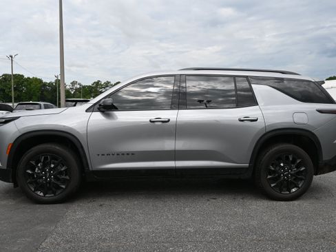 Used 2026 Chevrolet Traverse LT w/ Midnight/Sport Edition FWD image 8