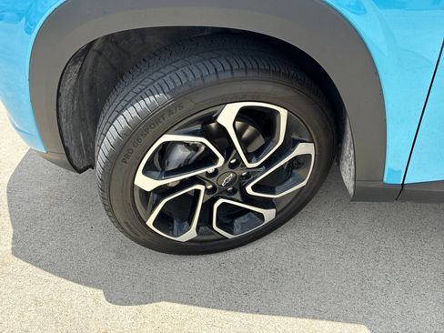 Used 2025 Chevrolet Trax RS w/ Sunroof Package FWD image 8