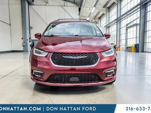 Used 2021 Chrysler Pacifica Touring-L FWD image 22