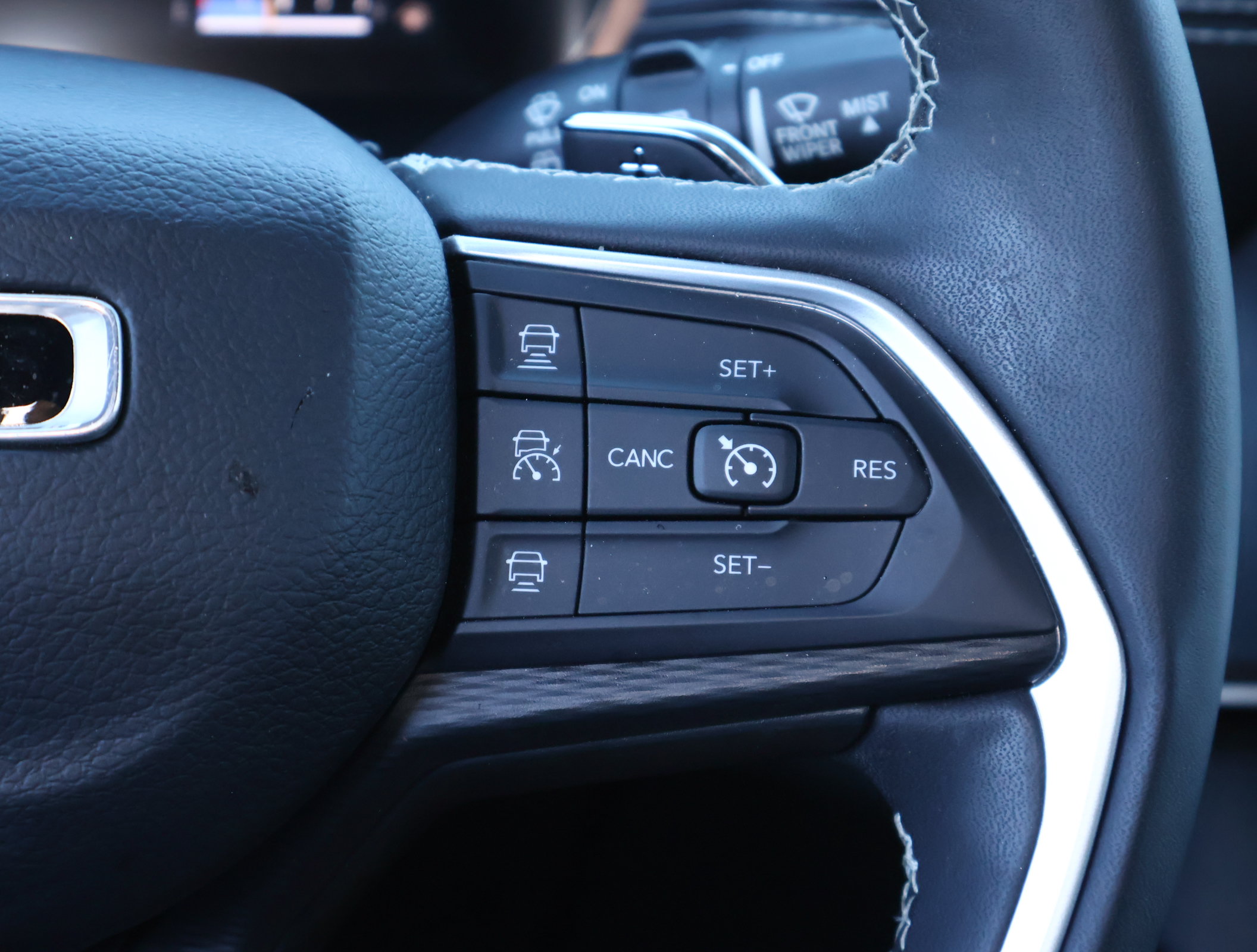 Used 2023 Jeep Grand Cherokee Altitude AWD/4WD image 15