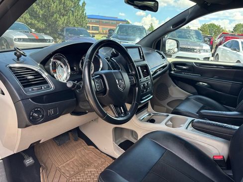 Used 2017 Dodge Grand Caravan SXT FWD image 14