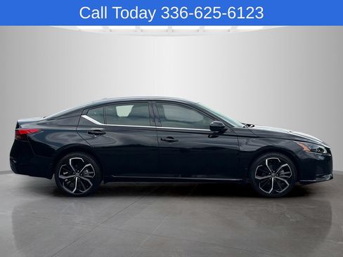 Used 2025 Nissan Altima 2.5 SR AWD/4WD image 7
