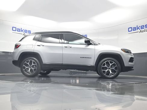 Used 2025 Jeep Compass Limited AWD/4WD image 43