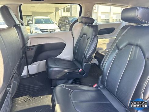 Used 2024 Chrysler Pacifica Touring-L image 23