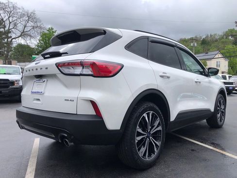 Used 2022 Ford Escape SE w/ SE Sport Appearance Package AWD/4WD image 5