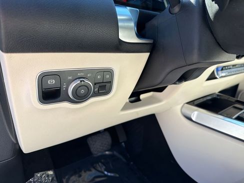 Used 2020 Mercedes-Benz GLB 250 GLB 250 image 17