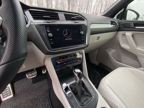 Used 2022 Volkswagen Tiguan SE R-Line image 20