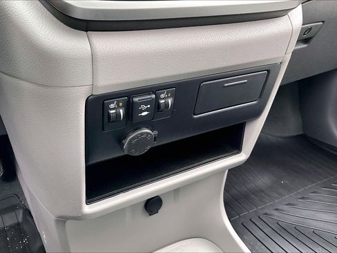 Used 2020 Toyota Sienna XLE w/ XLE Navigation Package image 25