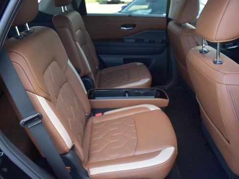 New 2026 Nissan Pathfinder Platinum FWD image 70