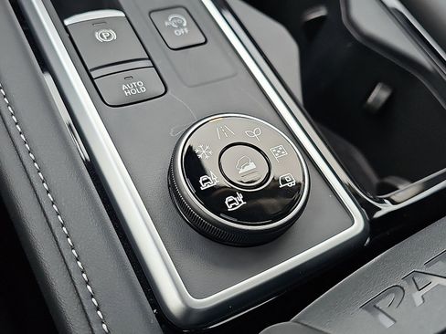 New 2025 Nissan Pathfinder SV w/ SV Premium Package image 16