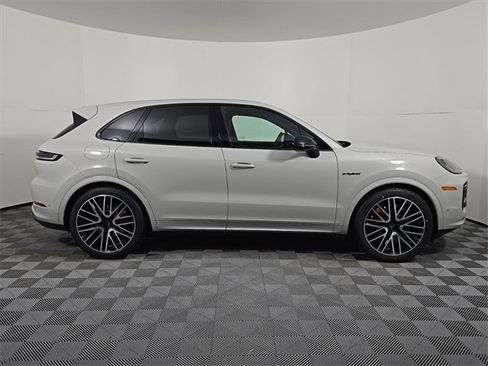New 2026 Porsche Cayenne Turbo image 8