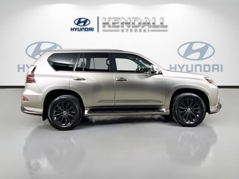 Used 2023 Lexus GX 460 Premium w/ Accessory Package AWD/4WD image 4