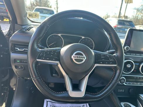 Used 2023 Nissan Sentra SR w/ SR Premium Package image 12