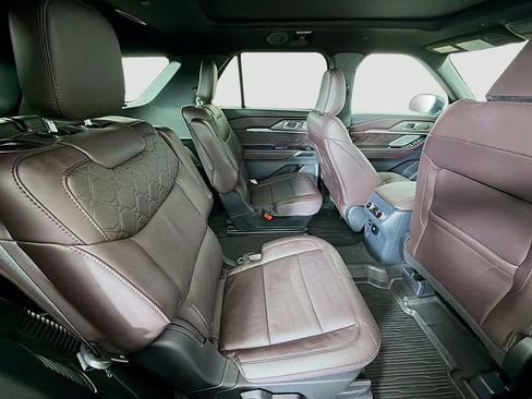 Used 2025 Ford Explorer Platinum w/ LUX Leather Package image 28