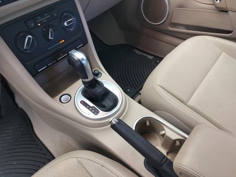 Used 2015 Volkswagen Beetle TDI FWD image 19