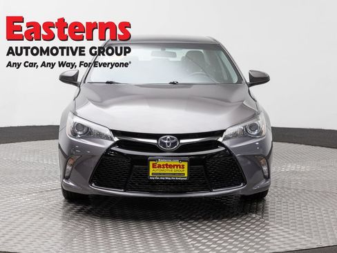 Used 2016 Toyota Camry SE FWD image 2