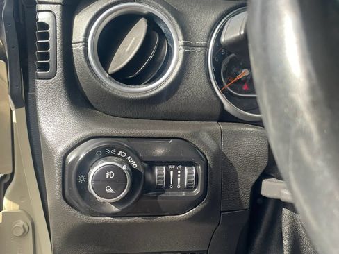 Used 2020 Jeep Gladiator Overland AWD/4WD image 52