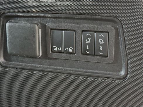 Used 2023 Cadillac Escalade ESV Sport w/ LPO, ONYX Package image 23