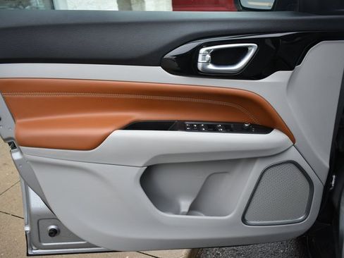 Used 2022 Jeep Compass Limited image 14