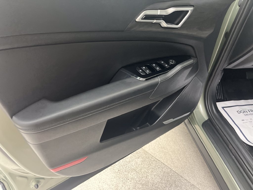 Used 2025 Kia Sportage X-Line AWD/4WD image 11